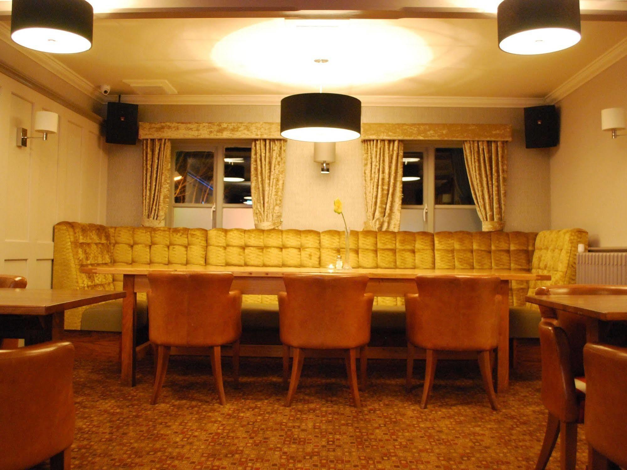 The Warwick Arms Hotel Chew Magna Kültér fotó